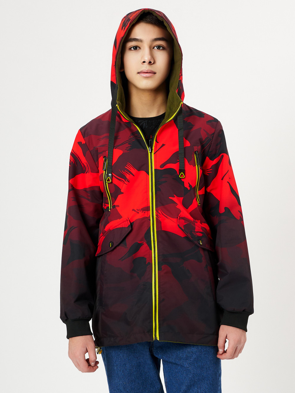 Купить оптом Куртка двусторонняя для мальчика красного цвета 221Kr в Екатеринбурге