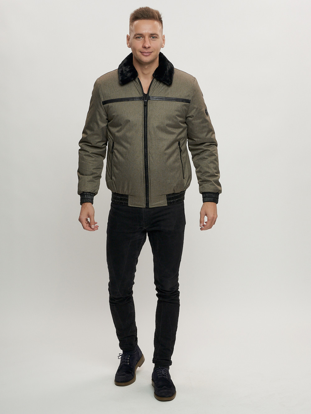 Купить оптом Куртка классическая с мехом мужская цвета хаки 2917Kh в Екатеринбурге