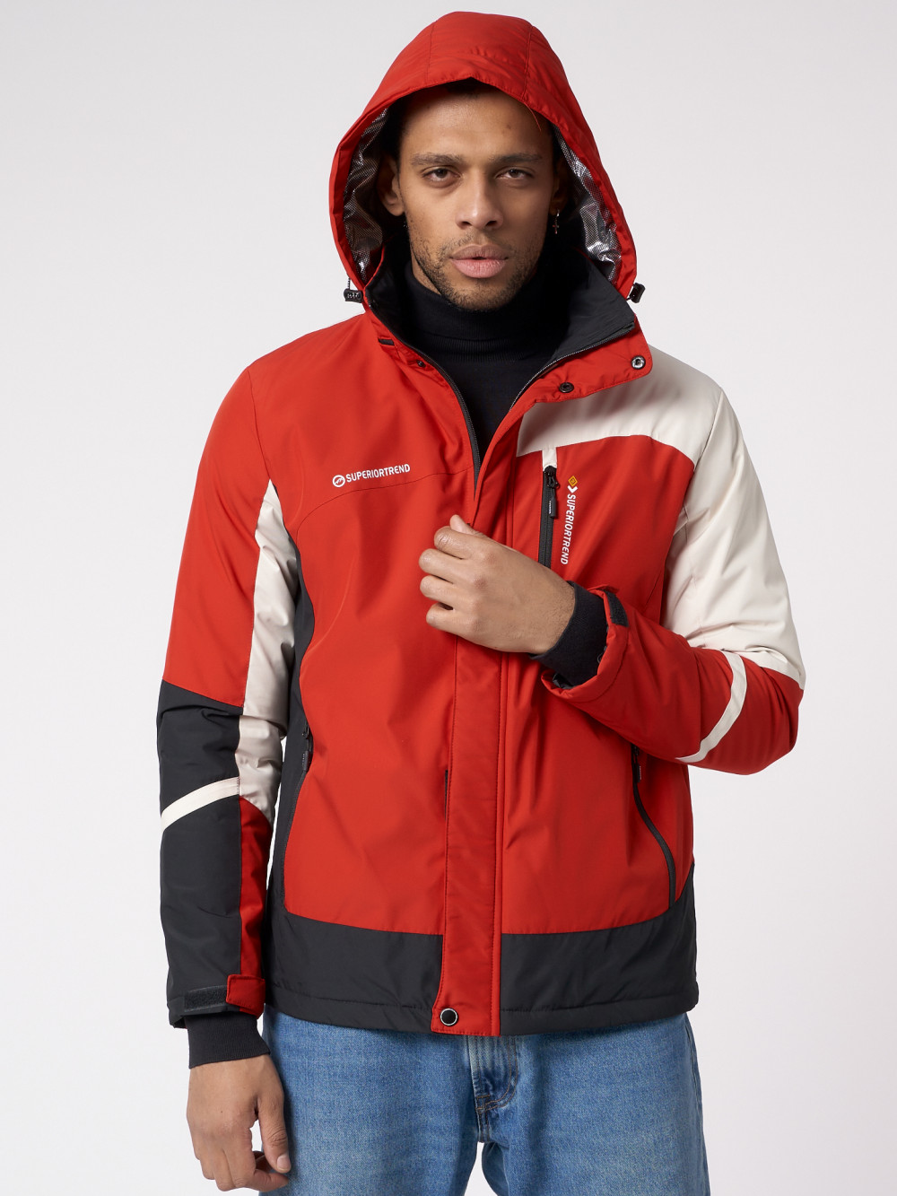 Купить оптом Куртка спортивная мужская с капюшоном красного цвета 3589Kr в Екатеринбурге