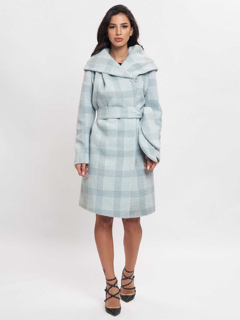Купить оптом Пальто зимнее женское голубого цвета 4017Gl в Екатеринбурге