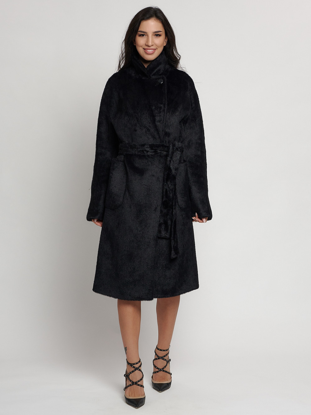 Купить оптом Пальто женское зимнее черного цвета 41881Ch в Екатеринбурге