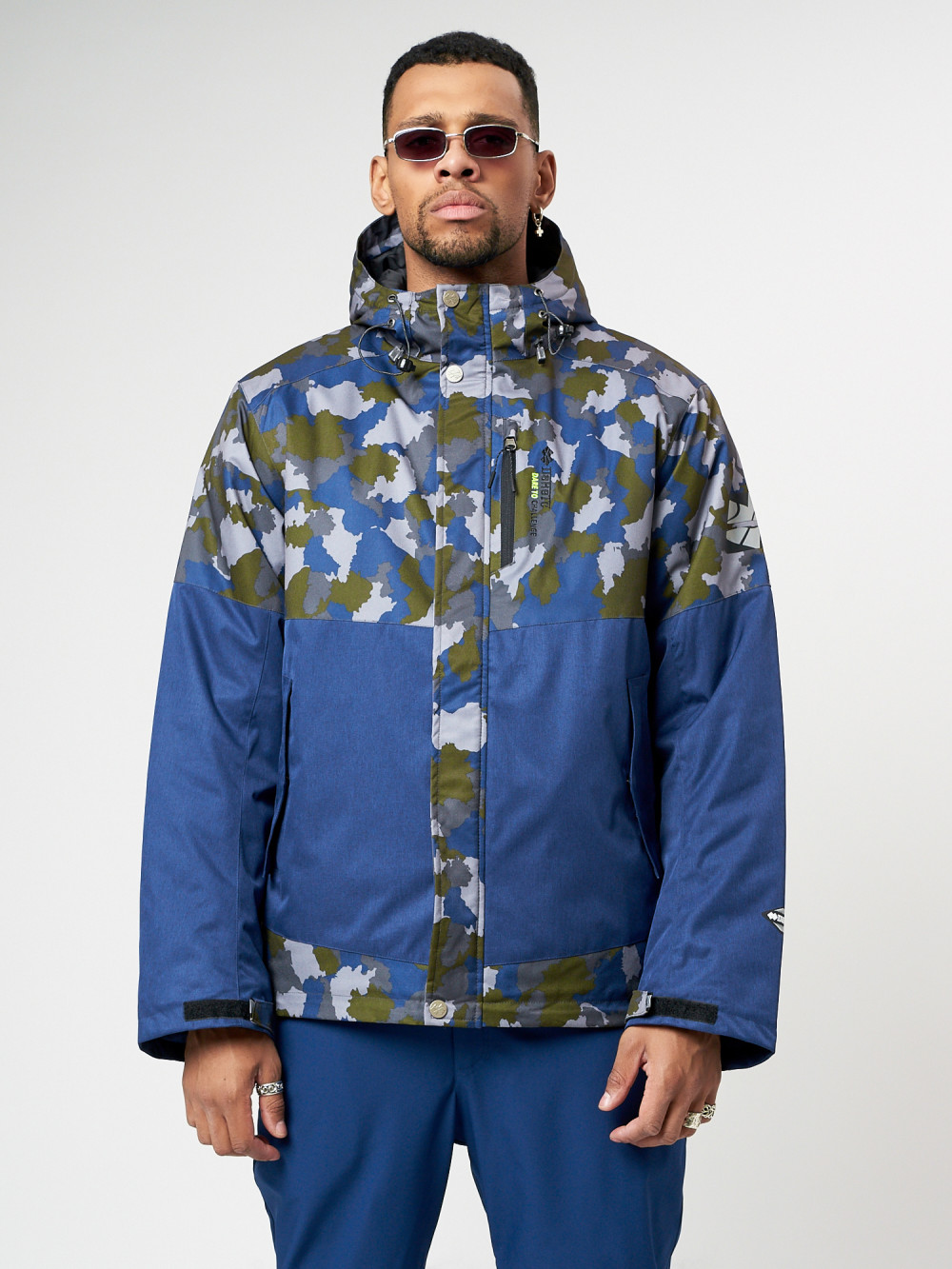 Купить оптом Спортивная куртка мужская зимняя темно-синего цвета 78015TS в Казани