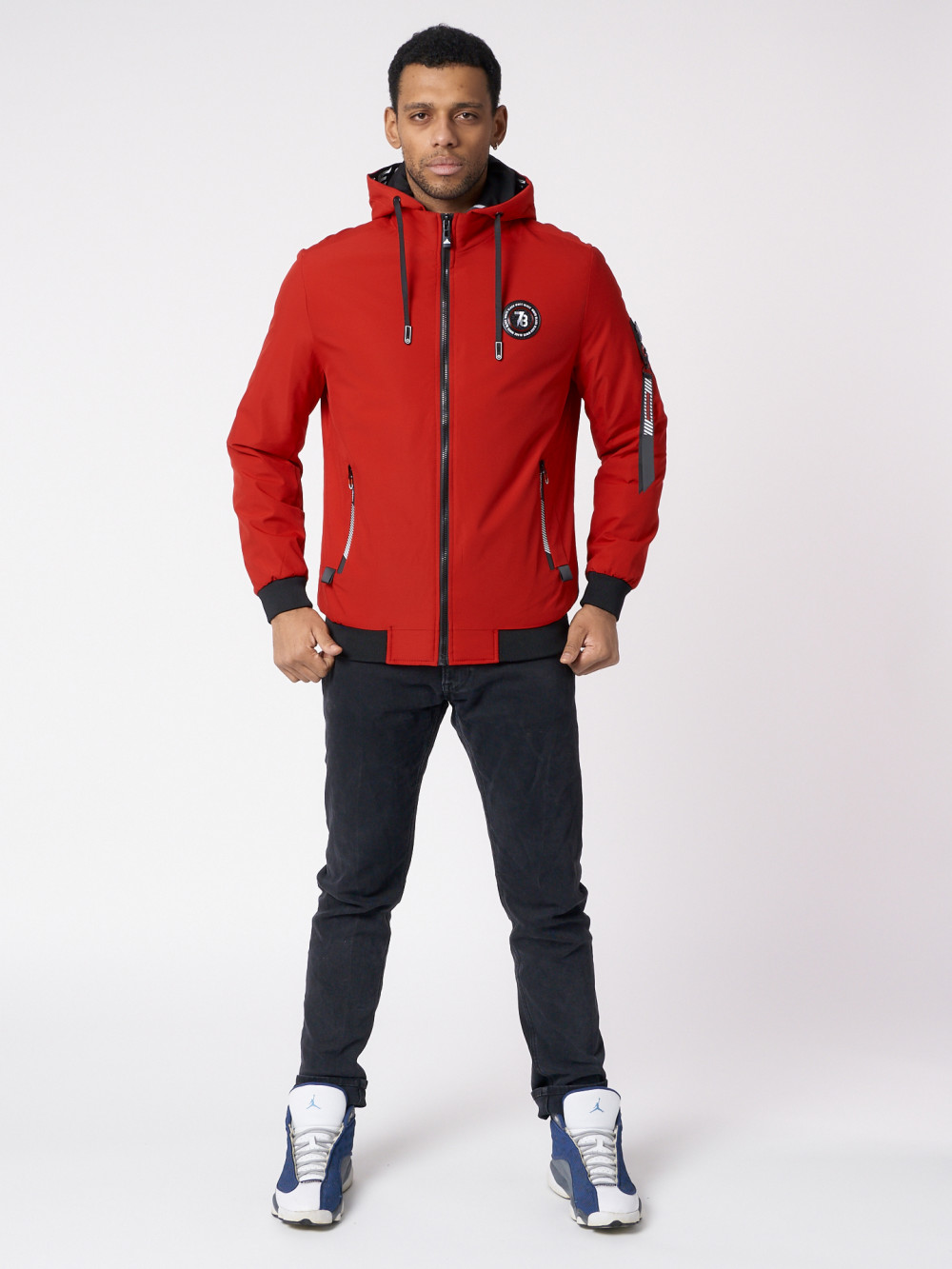 Купить оптом Куртка мужская на резинке с капюшоном красного цвета 88652Kr в Екатеринбурге