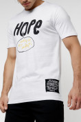 Оптом Мужская футболка с надписью белого цвета 221109Bl в Казани