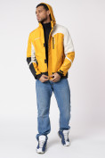 Оптом Куртка спортивная мужская с капюшоном желтого цвета 3589J в Екатеринбурге, фото 2