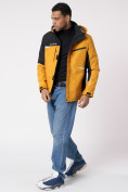 Оптом Куртка спортивная мужская с капюшоном желтого цвета 3590J в Казани, фото 5
