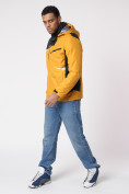 Оптом Куртка спортивная мужская с капюшоном желтого цвета 3590J в Екатеринбурге, фото 3