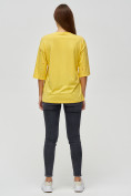Оптом Женские футболки с надписями желтого цвета 76029J в Казани, фото 2