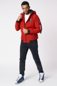 Оптом Куртка мужская на резинке с капюшоном красного цвета 88652Kr в Казани, фото 4