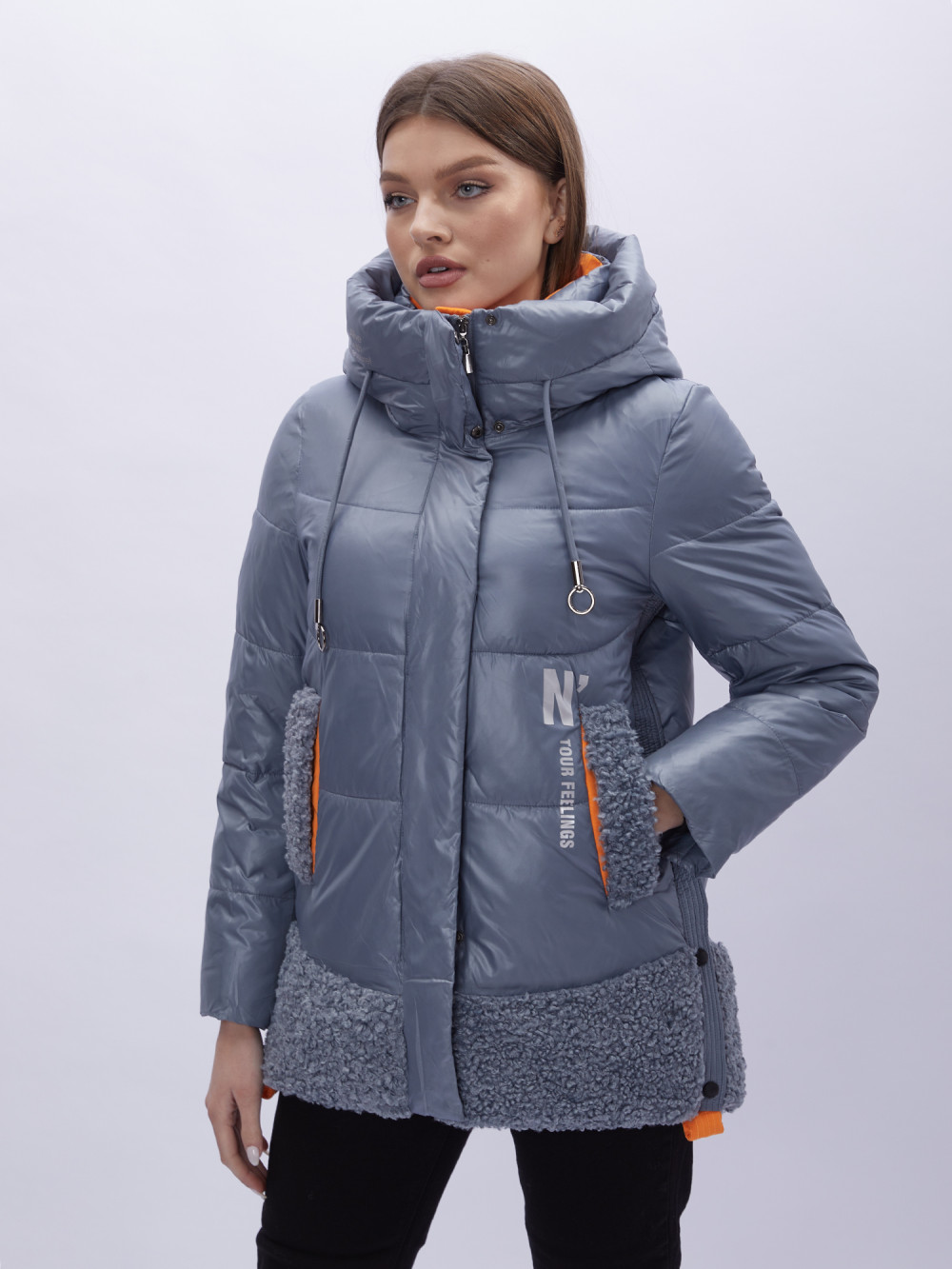 Купить оптом Куртка зимняя женская УЦЕНКА серого цвета 0119Sr в Екатеринбурге