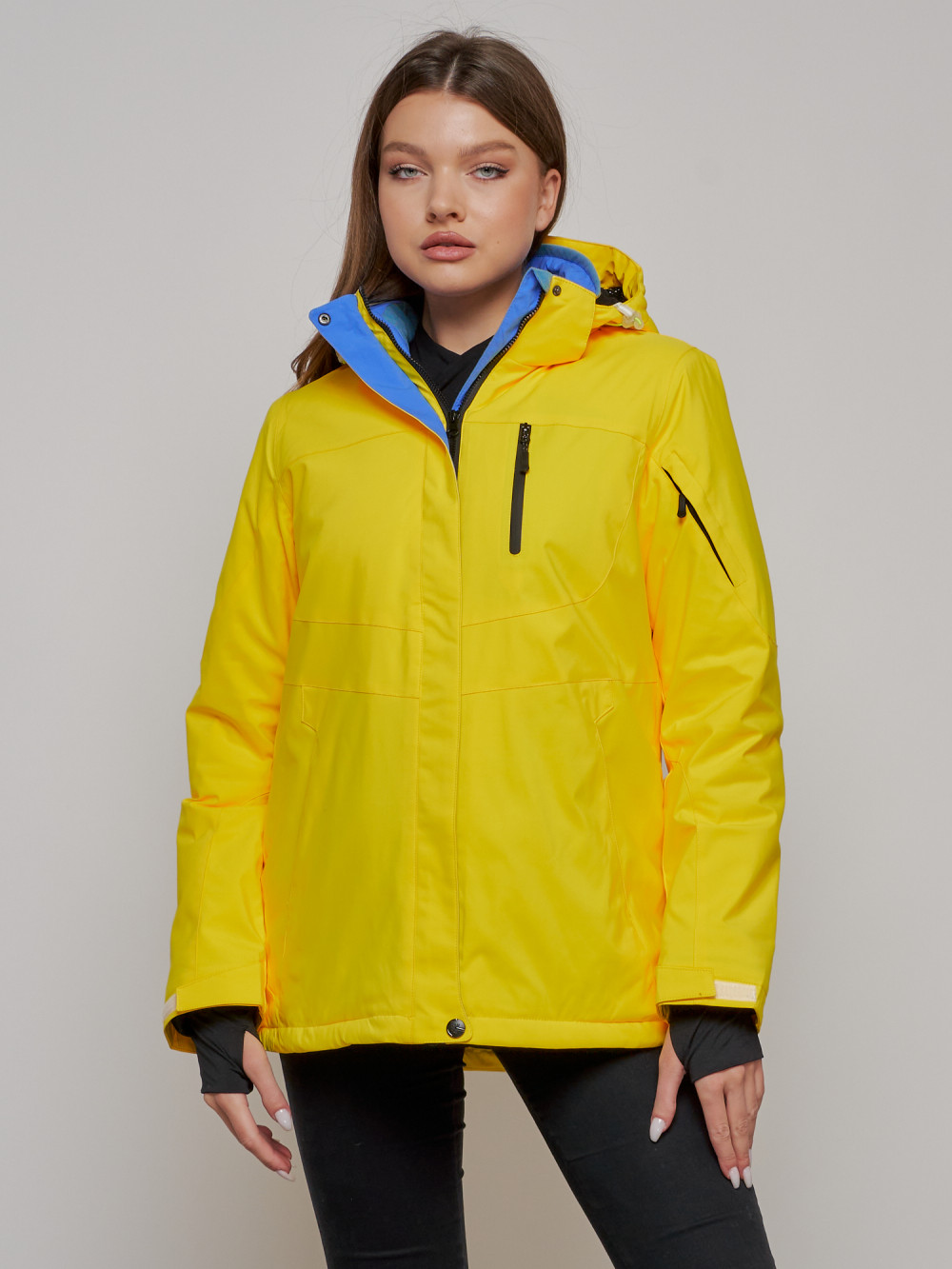 Купить оптом Горнолыжная куртка женская зимняя желтого цвета 05J в Екатеринбурге