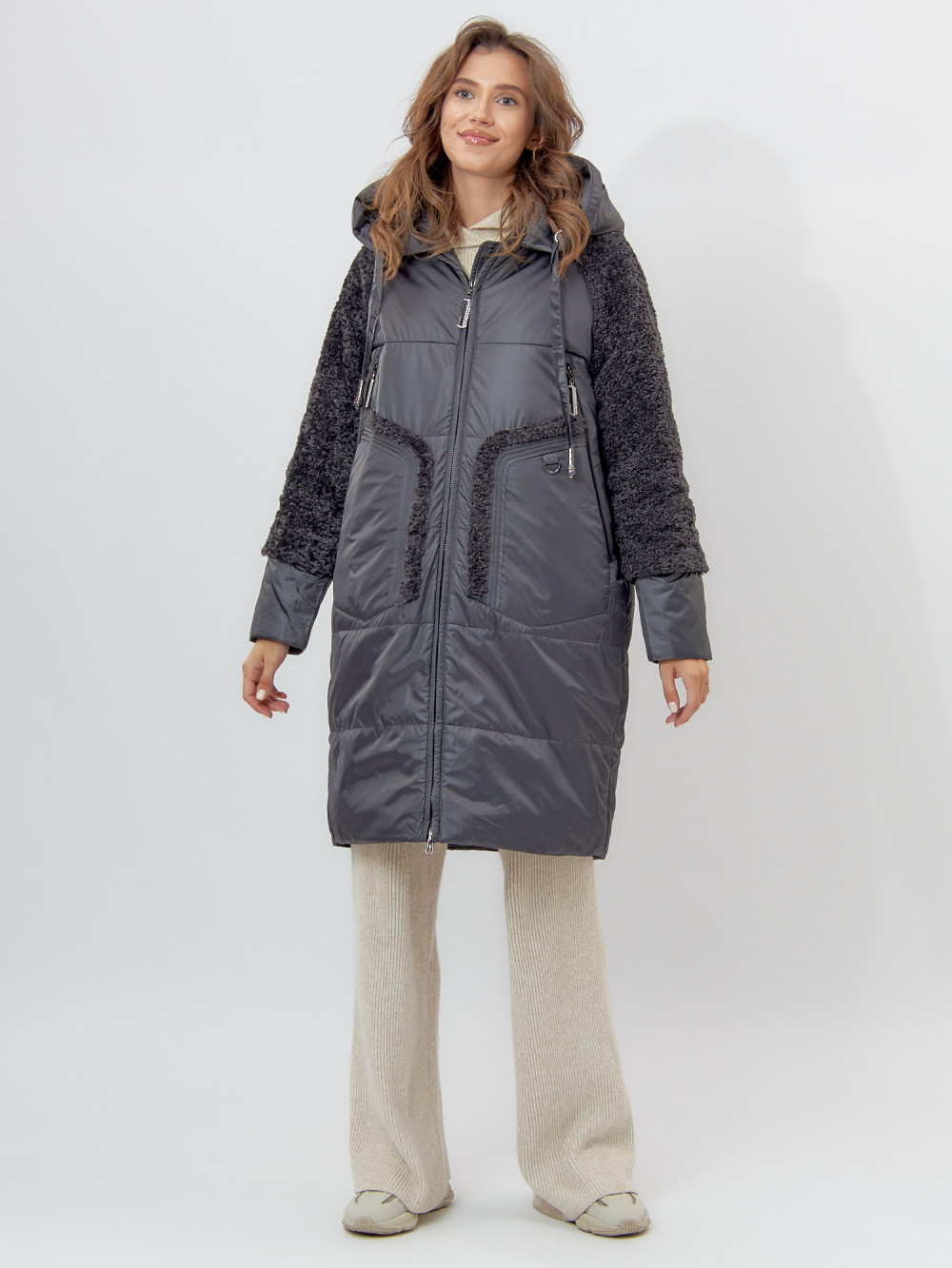Купить оптом Пальто утепленное женское зимние темно-серого цвета 11208TC в Екатеринбурге