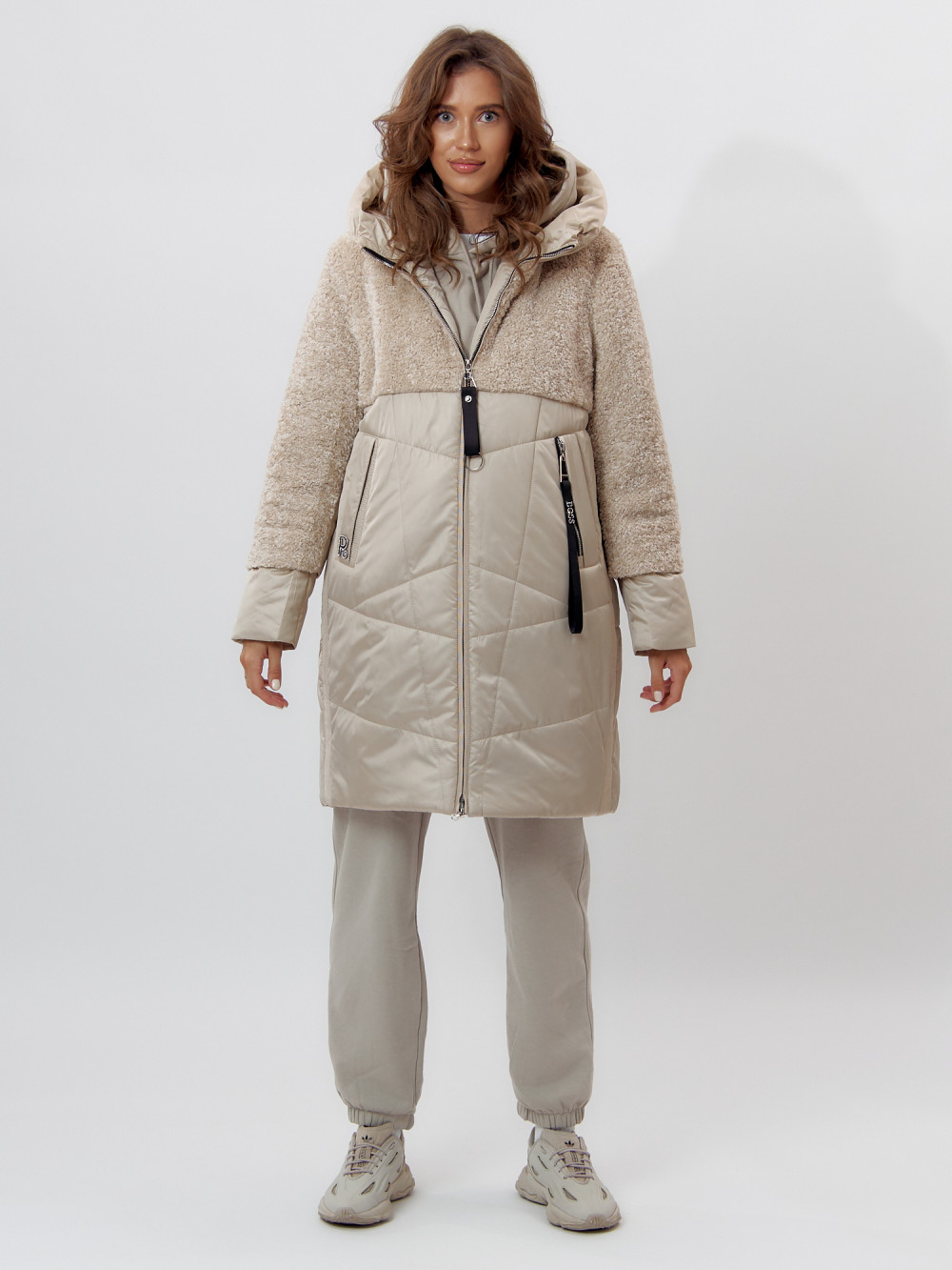 Купить оптом Пальто утепленное женское зимние бежевого цвета 11209B в Екатеринбурге