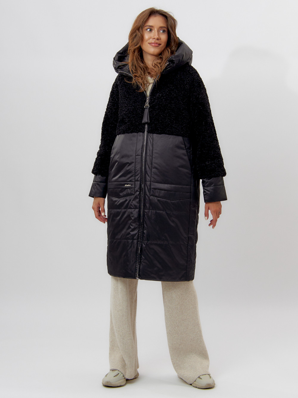 Купить оптом Пальто утепленное женское зимние черного цвета 11210Ch в Екатеринбурге