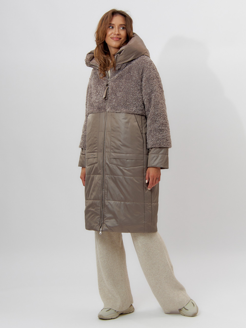 Купить оптом Пальто утепленное женское зимние коричневого цвета 11210K в Екатеринбурге