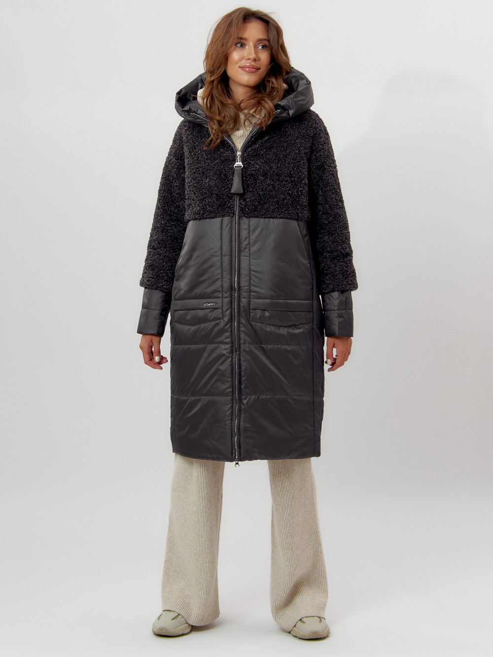 Купить оптом Пальто утепленное женское зимние темно-серого цвета 11210TC в Екатеринбурге