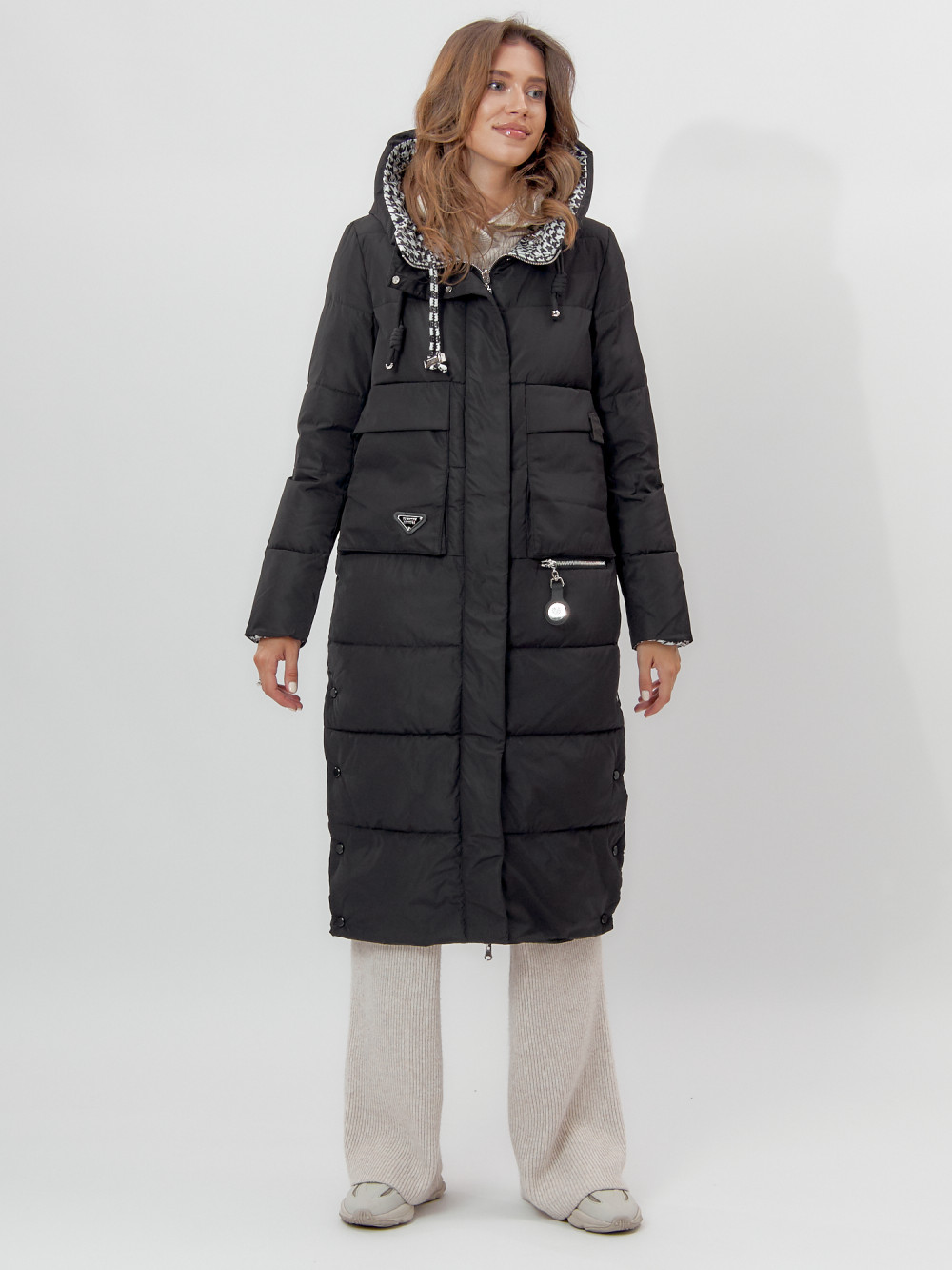 Купить оптом Пальто утепленное двухстороннее женское черного цвета 112272Ch в Екатеринбурге