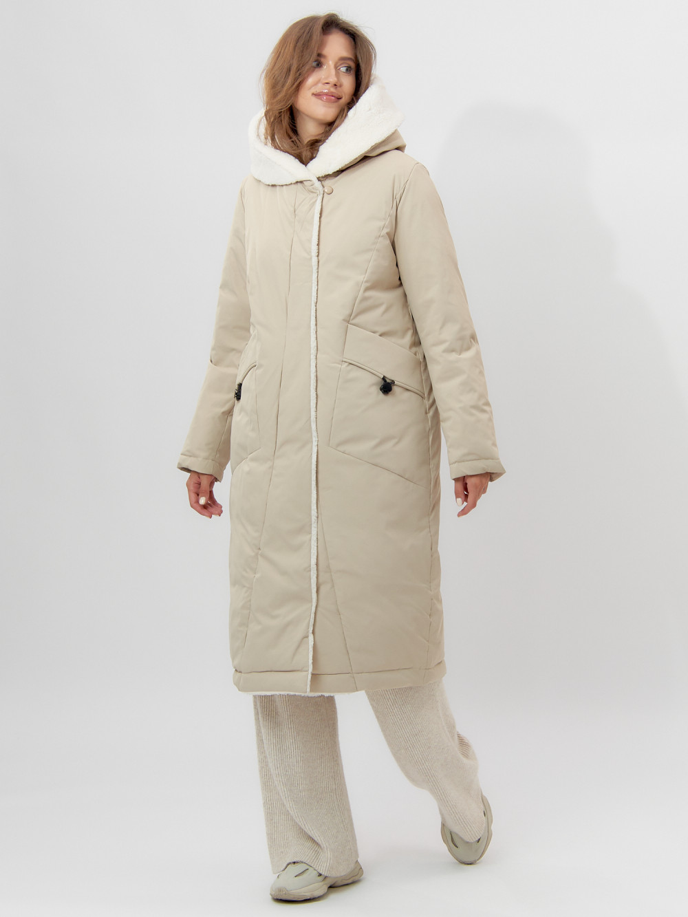 Купить оптом Пальто утепленное женское зимние бежевого цвета 112288B в Екатеринбурге