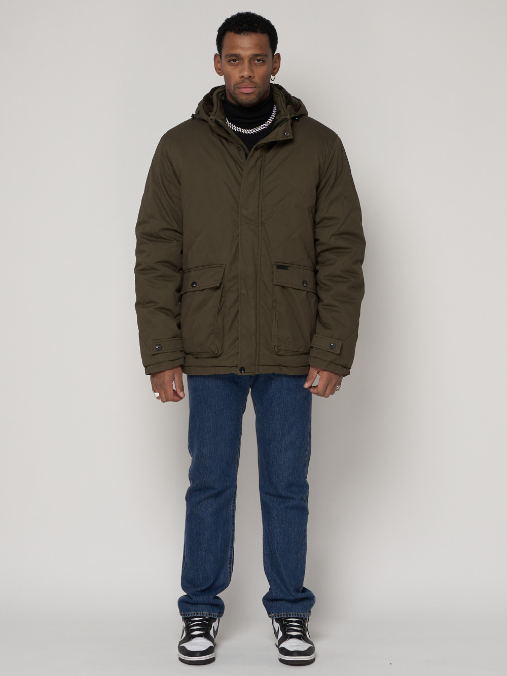 Купить оптом Куртка зимняя мужская классическая стеганная цвета хаки 2107Kh в Казани
