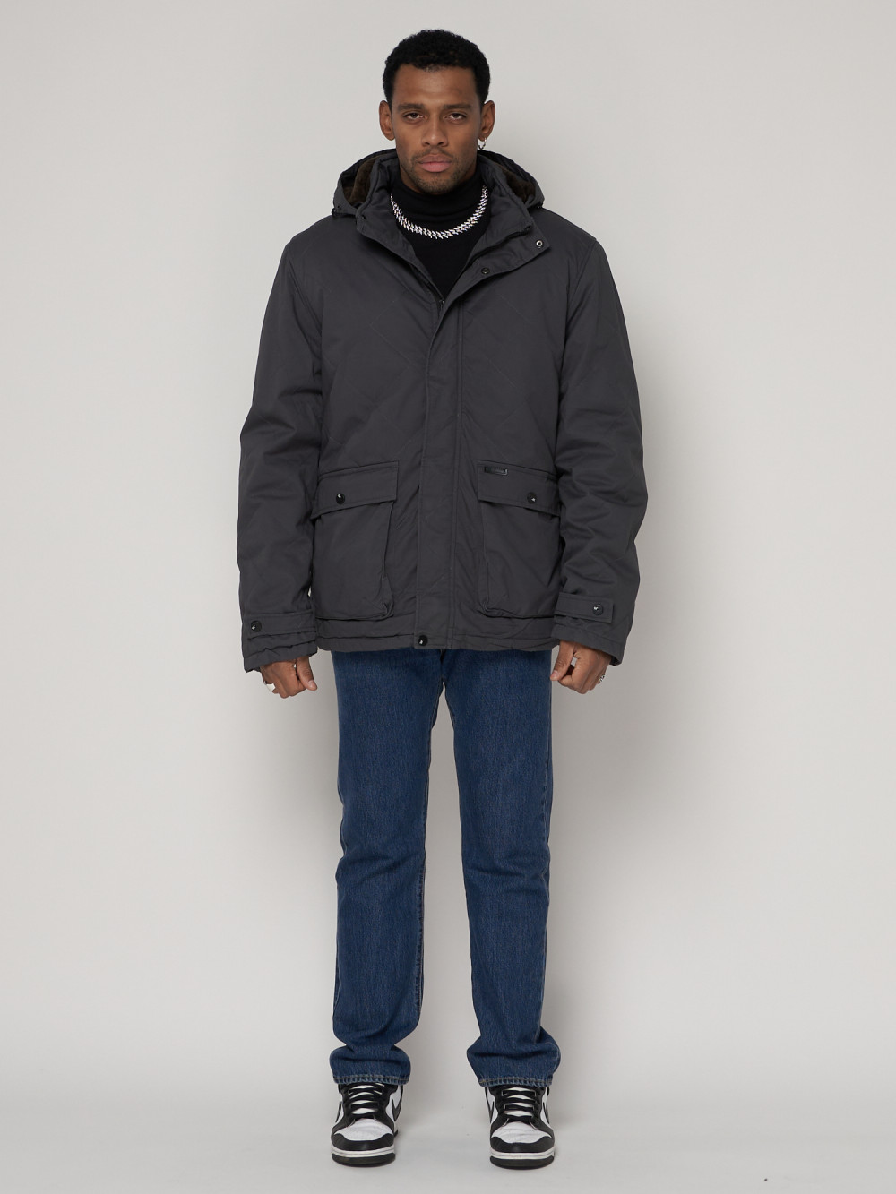 Купить оптом Куртка зимняя мужская классическая стеганная серого цвета 2107Sr в Екатеринбурге