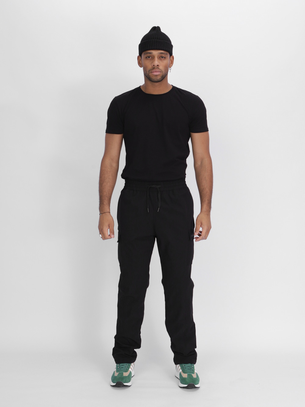 Купить оптом Утепленные спортивные брюки мужские черного цвета 21132Ch в Екатеринбурге