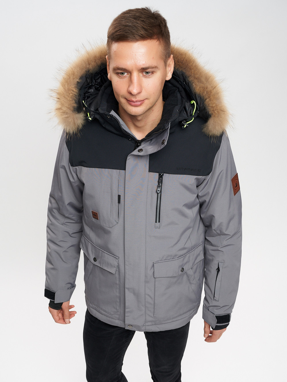 Купить оптом Куртка зимняя MTFORCE мужская удлиненная с мехом серого цвета 2155-1Sr в Казани