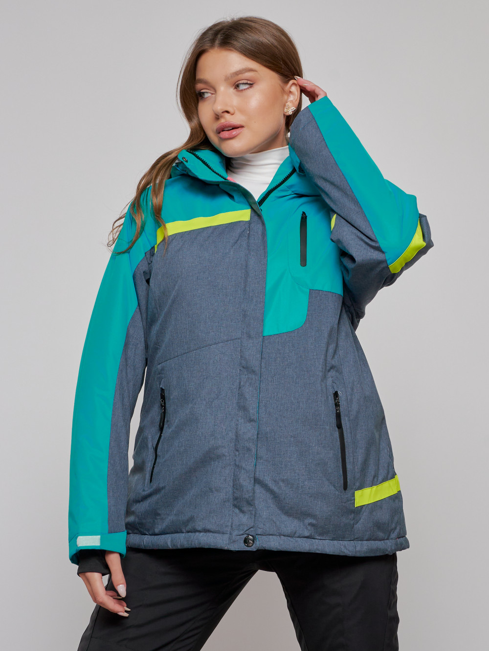 Купить оптом Горнолыжная куртка женская зимняя большого размера зеленого цвета 2282-1Z в Екатеринбурге