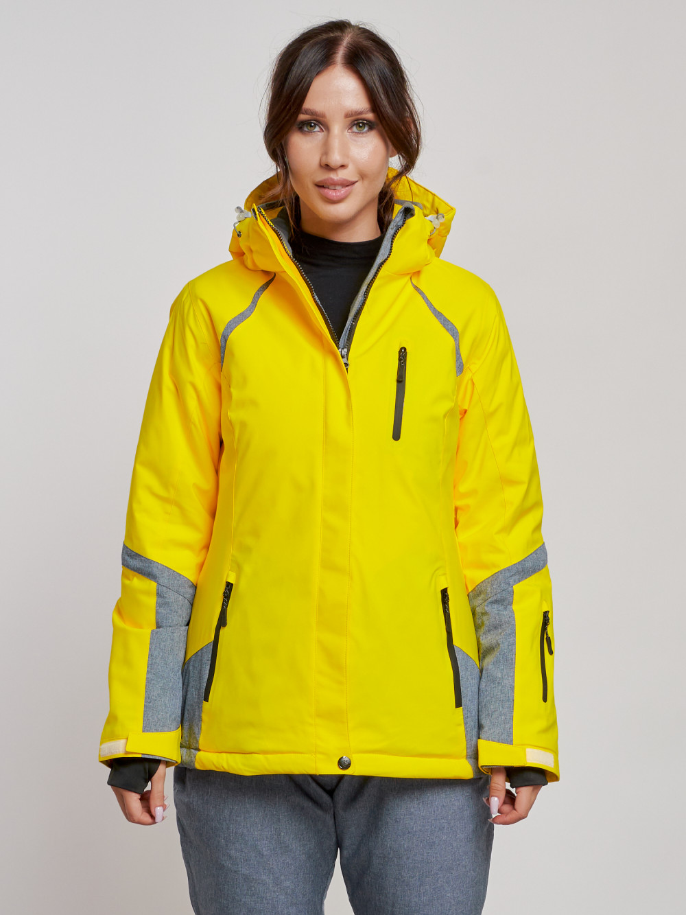 Купить оптом Горнолыжная куртка женская зимняя желтого цвета 2316J в Екатеринбурге