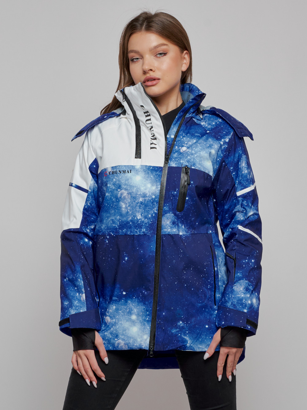 Купить оптом Горнолыжная куртка женская зимняя синего цвета 2321S в Казани