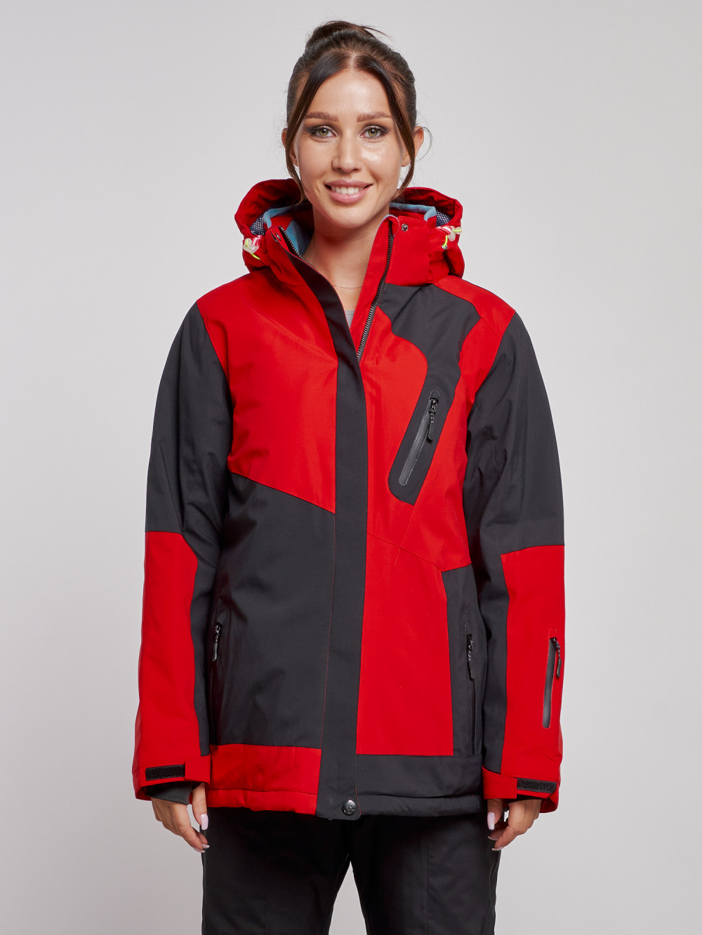 Купить оптом Горнолыжная куртка женская зимняя большого размера красного цвета 23661Kr в Екатеринбурге