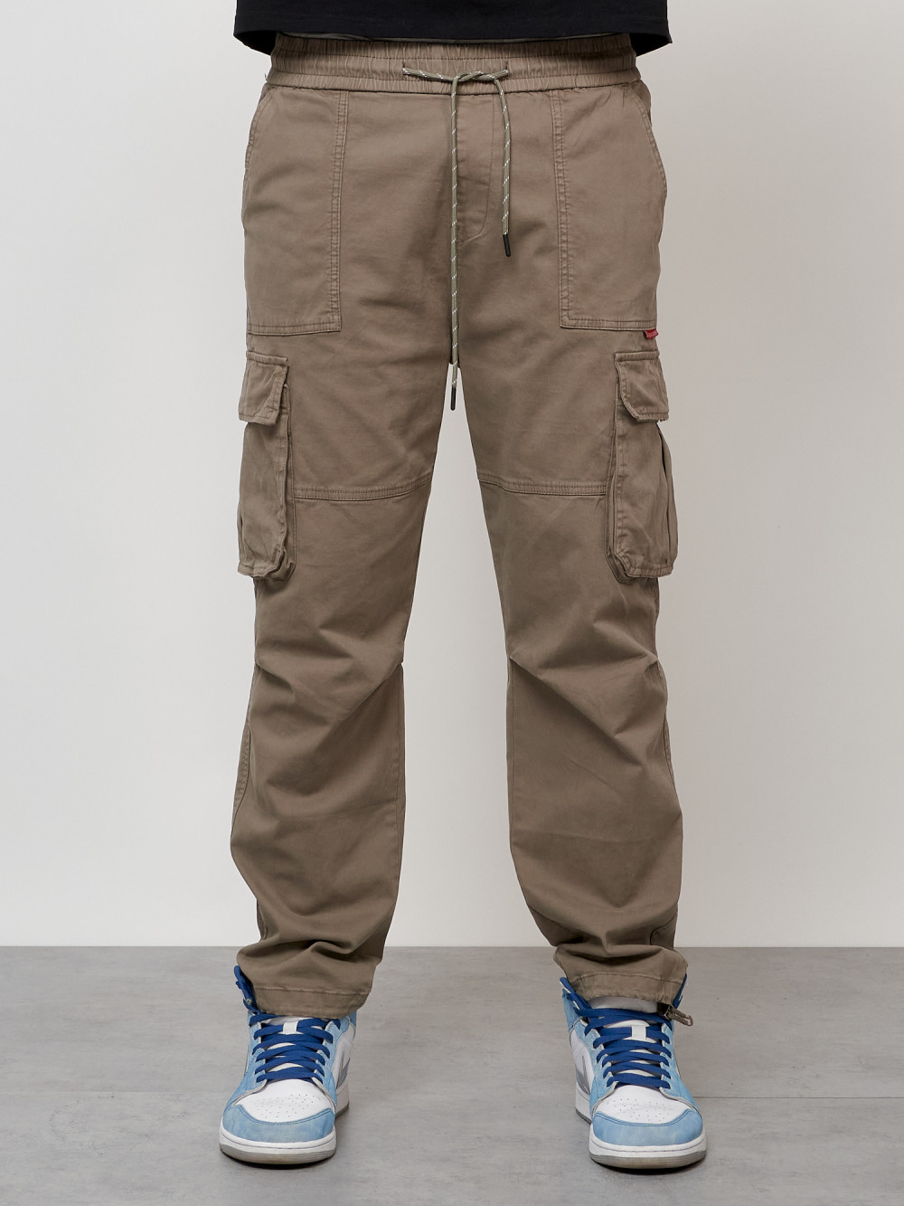 Джинсы карго мужские с накладными карманами бежевого цвета 2421B