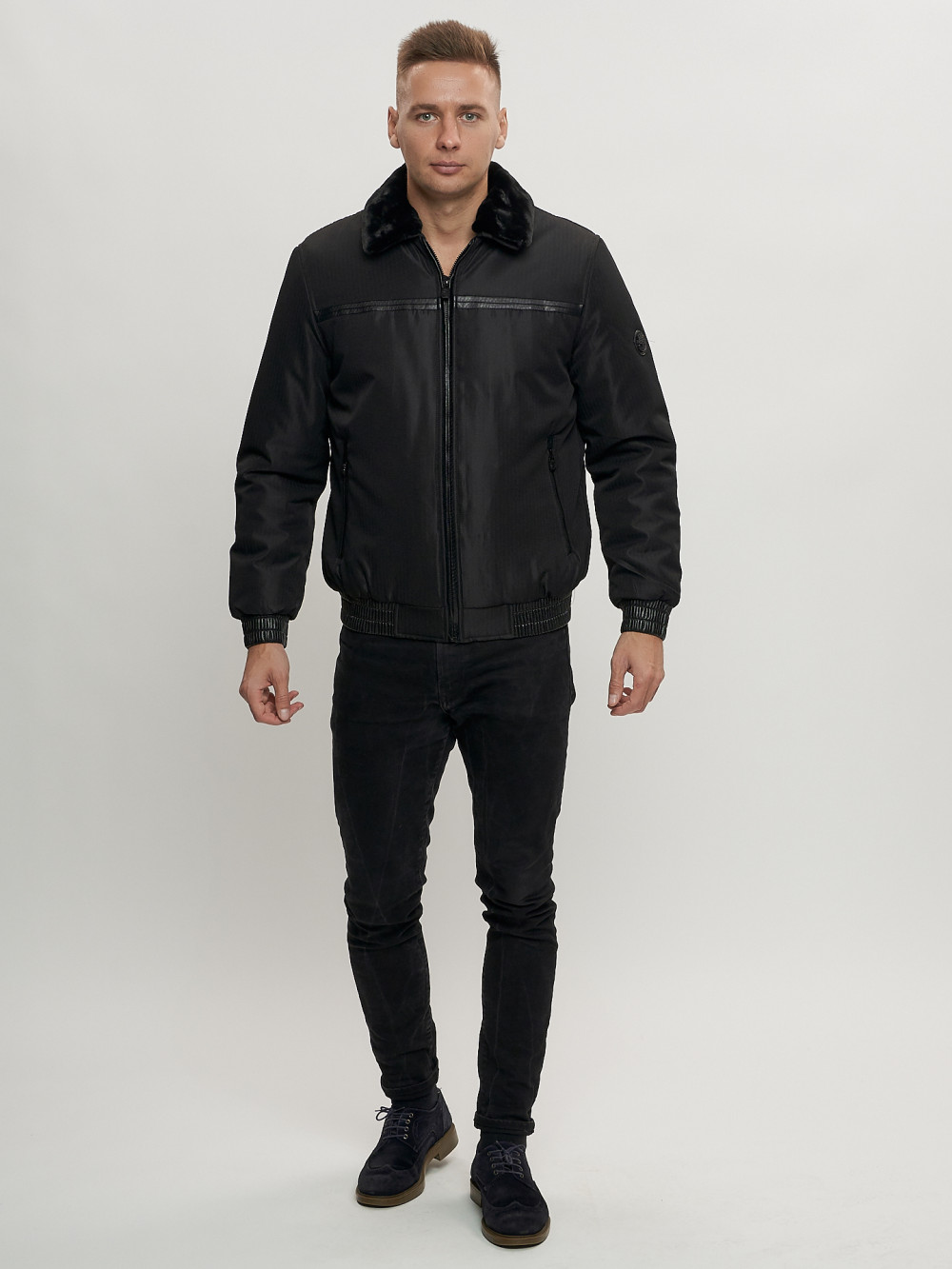 Купить оптом Куртка классическая с мехом мужская черного цвета 2917Ch в Екатеринбурге