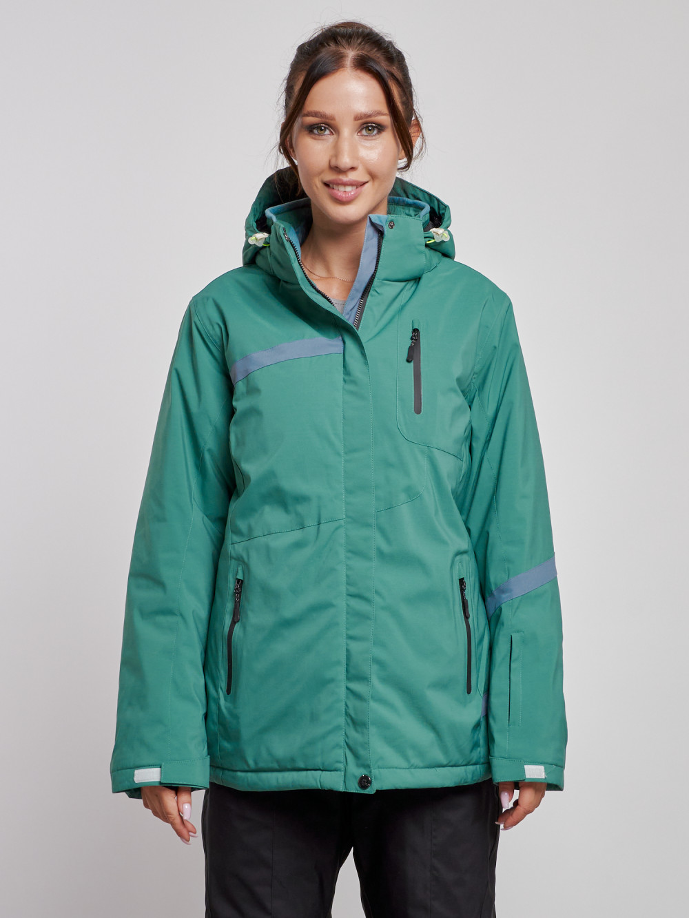 Купить оптом Горнолыжная куртка женская зимняя большого размера зеленого цвета 3382Z в Екатеринбурге