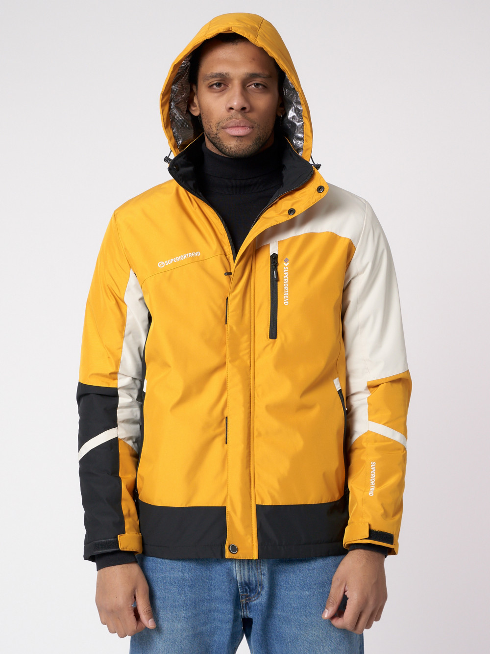 Купить оптом Куртка спортивная мужская с капюшоном желтого цвета 3589J в Екатеринбурге