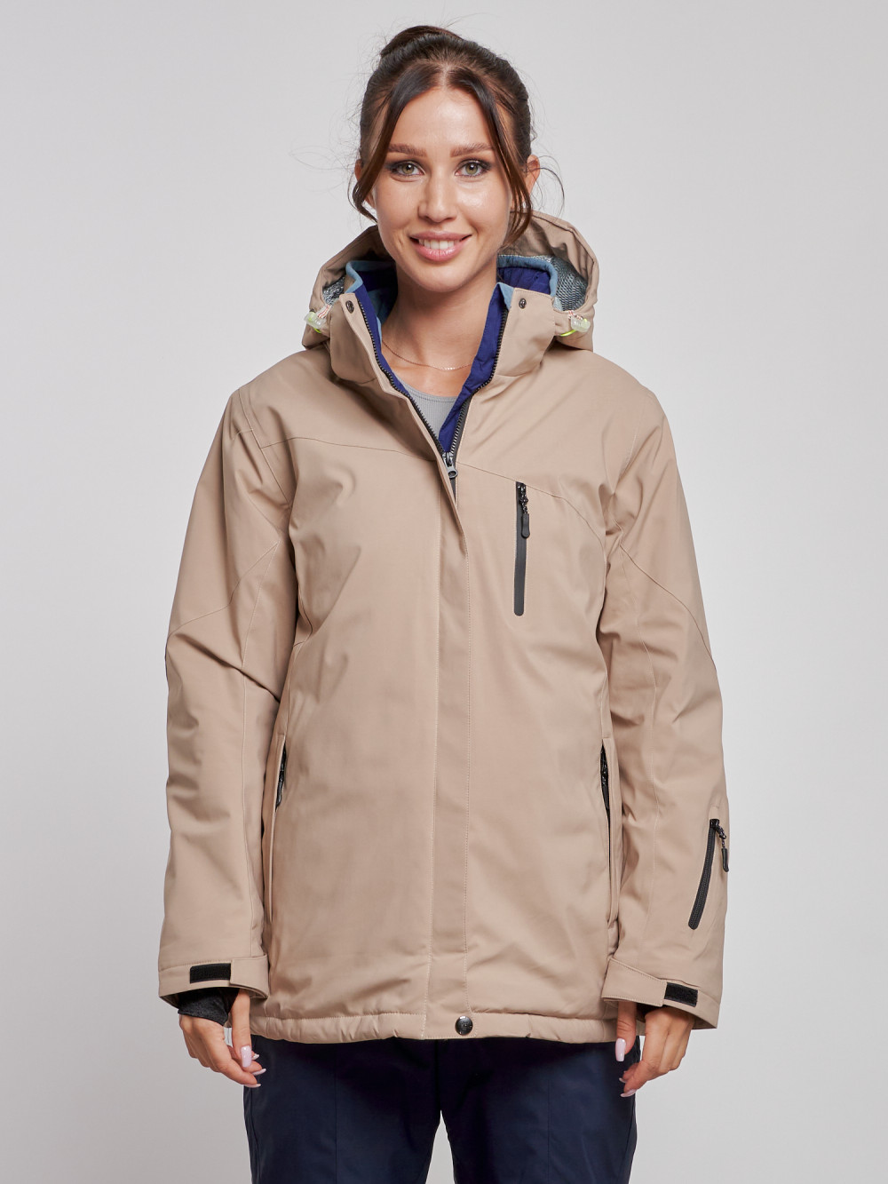Купить оптом Горнолыжная куртка женская зимняя большого размера бежевого цвета 3936B в Екатеринбурге