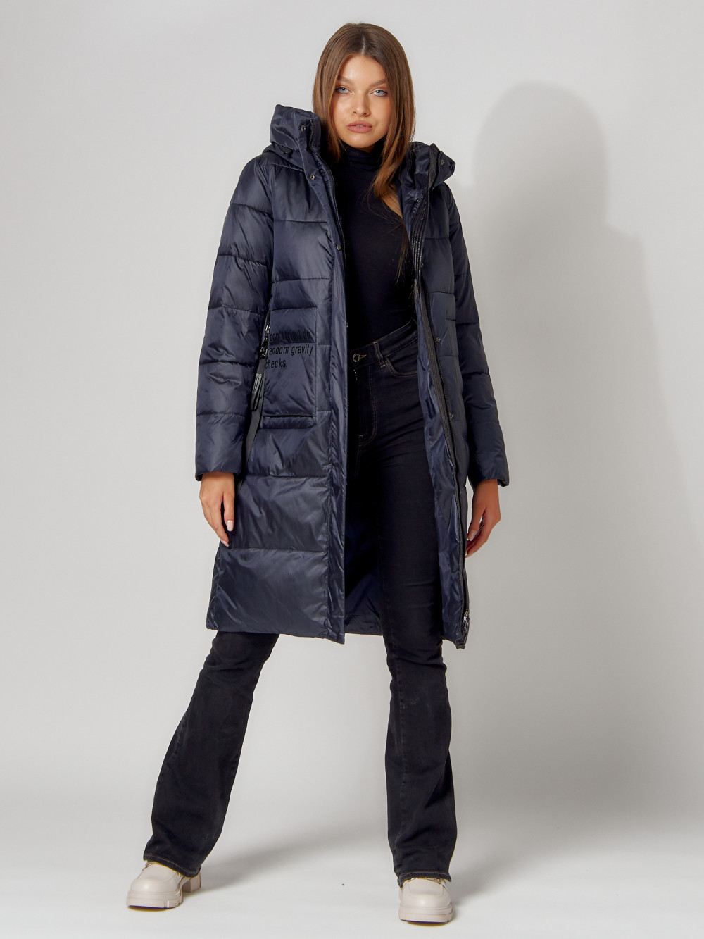 Купить оптом Пальто утепленное с капюшоном зимнее женское  темно-синего цвета 442186TS в Екатеринбурге