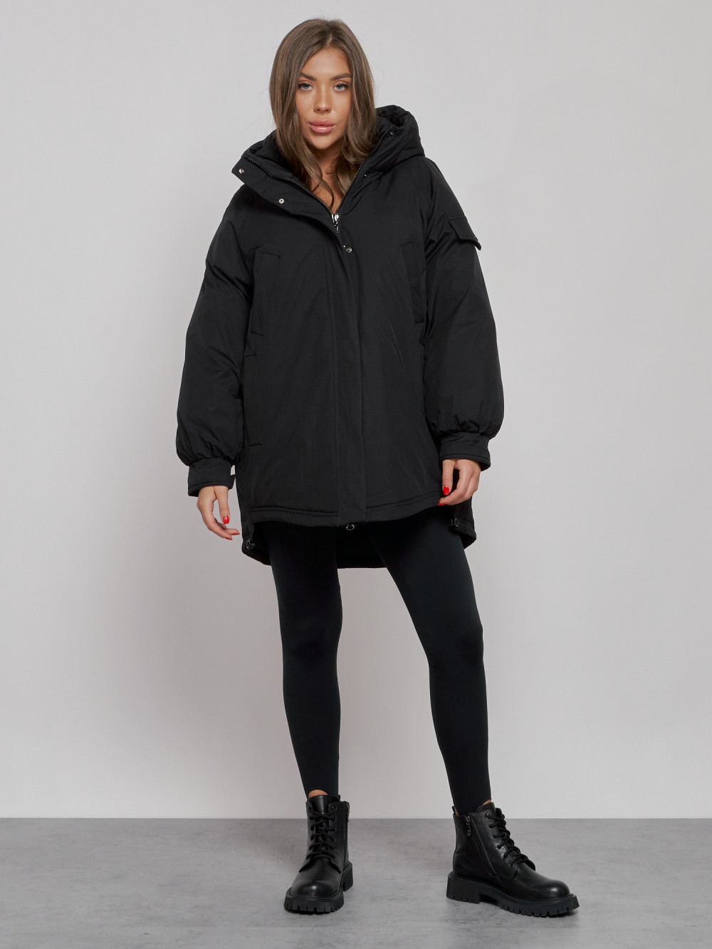 Купить оптом Зимняя женская куртка модная с капюшоном черного цвета 52311Ch в Казани