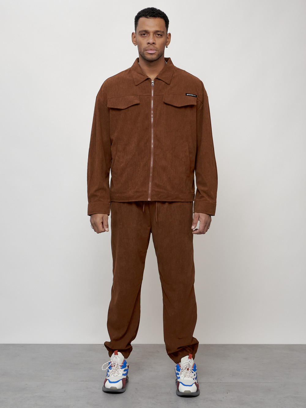 Спортивный костюм мужской модный из микровельвета коричневого цвета 55002K