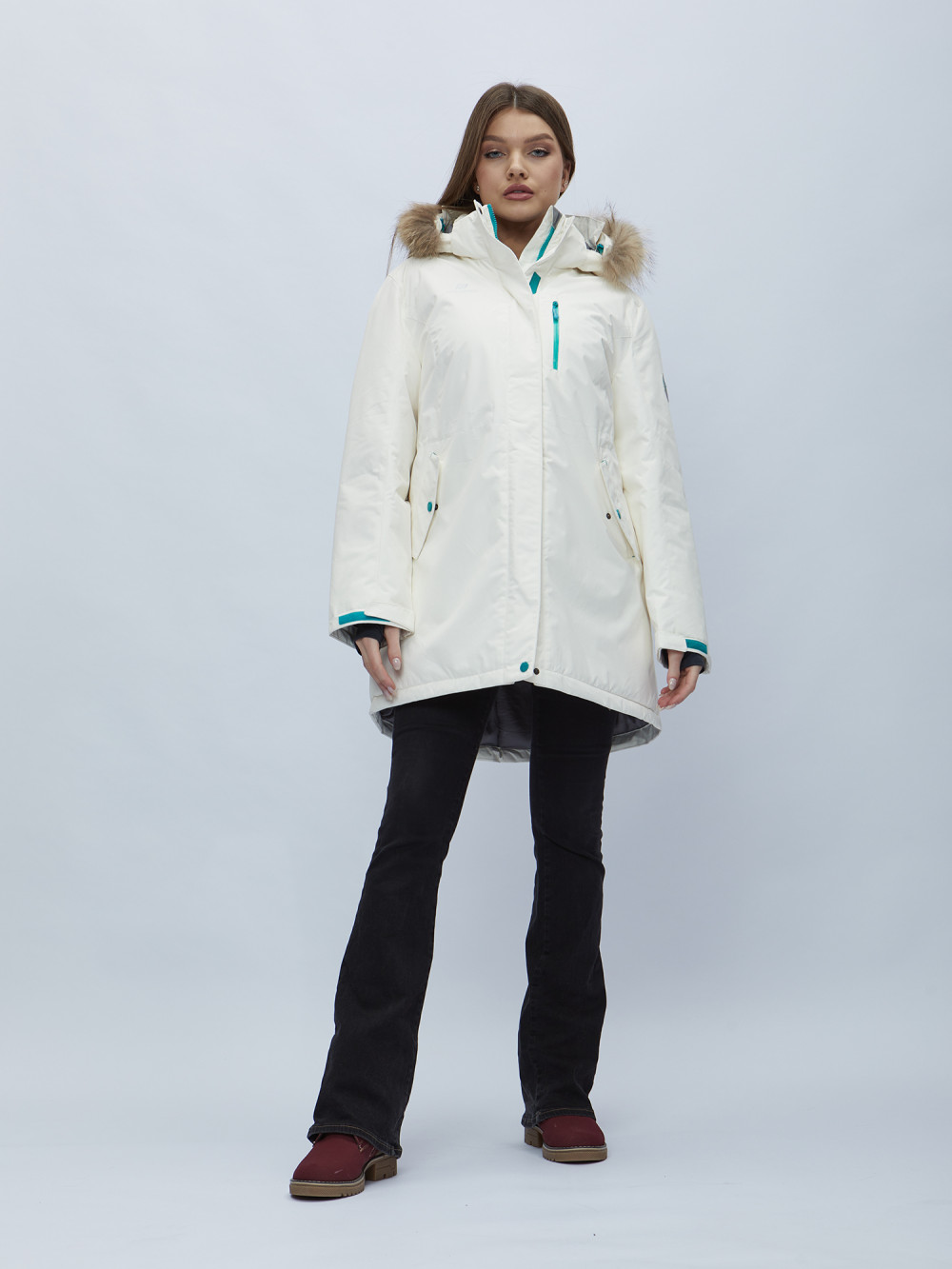 Купить оптом Парка женская с мехом зимняя большого размера белого цвета 552022Bl в Екатеринбурге