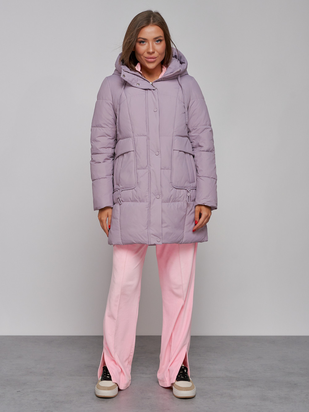 Купить оптом Зимняя женская куртка молодежная с капюшоном розового цвета 586821R в Казани