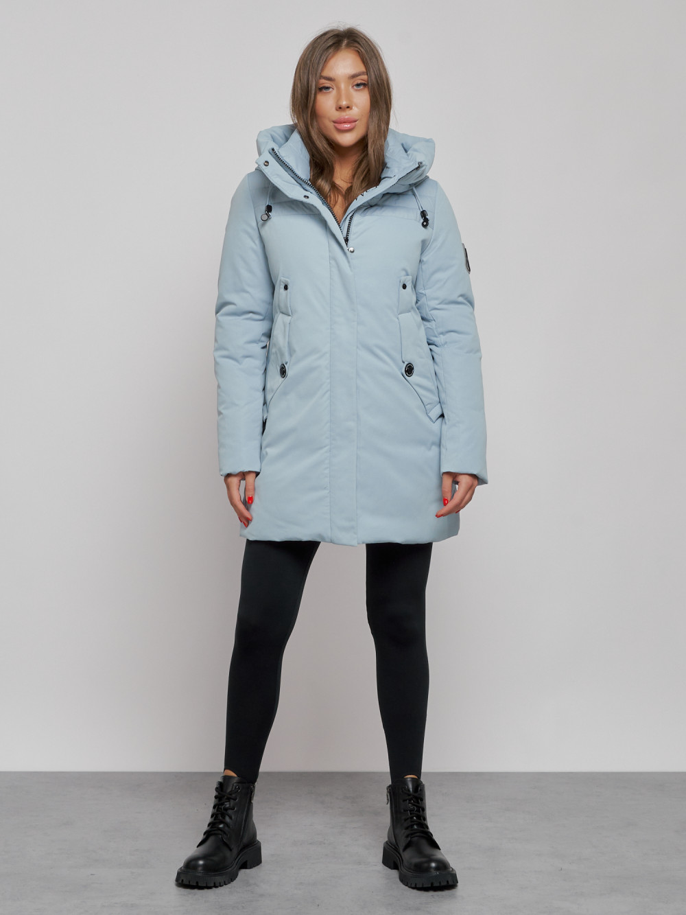 Купить оптом Зимняя женская куртка молодежная с капюшоном голубого цвета 589003Gl в Казани