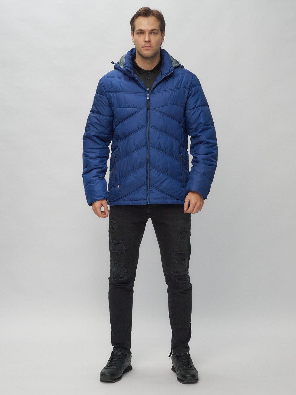 Купить оптом Куртка спортивная мужская с капюшоном синего цвета 62176S в Казани