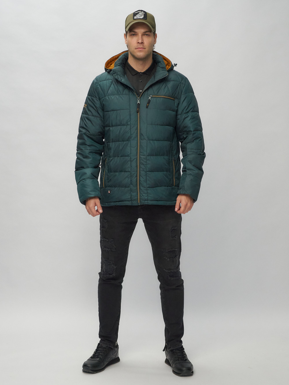 Купить оптом Куртка спортивная мужская с капюшоном темно-зеленого цвета 62187TZ в Екатеринбурге