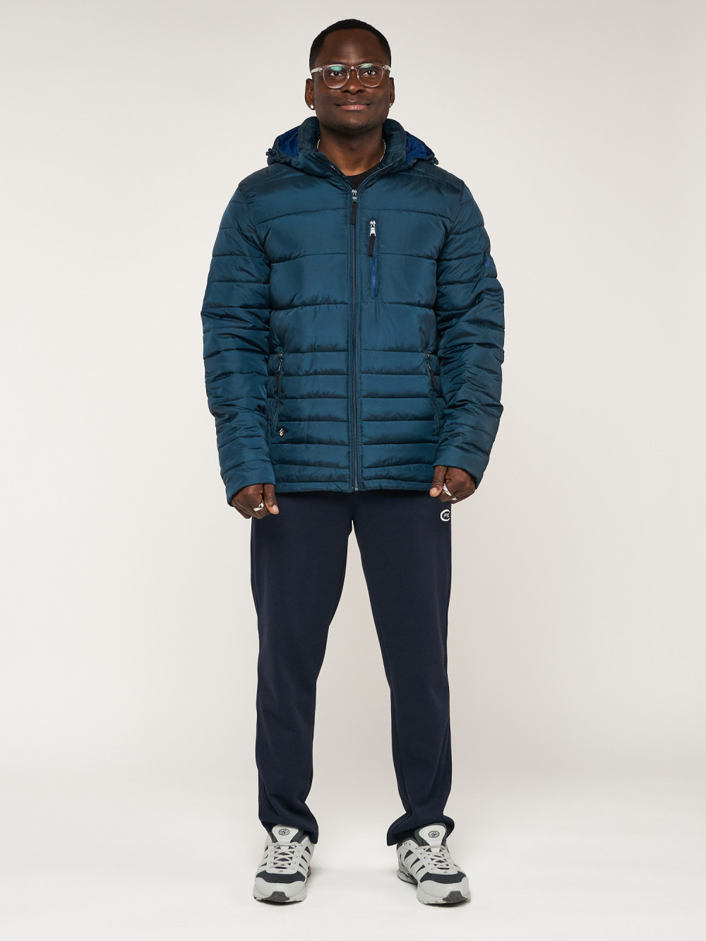 Купить оптом Куртка спортивная мужская с капюшоном темно-синего цвета 62220TS в Казани