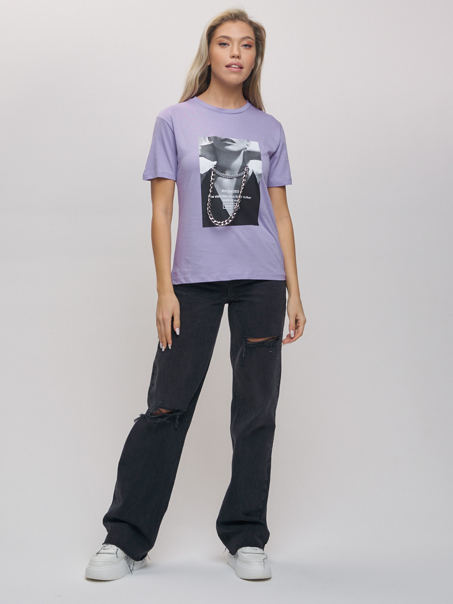 Купить оптом Женские футболки с принтом фиолетового цвета 65016F в Казани