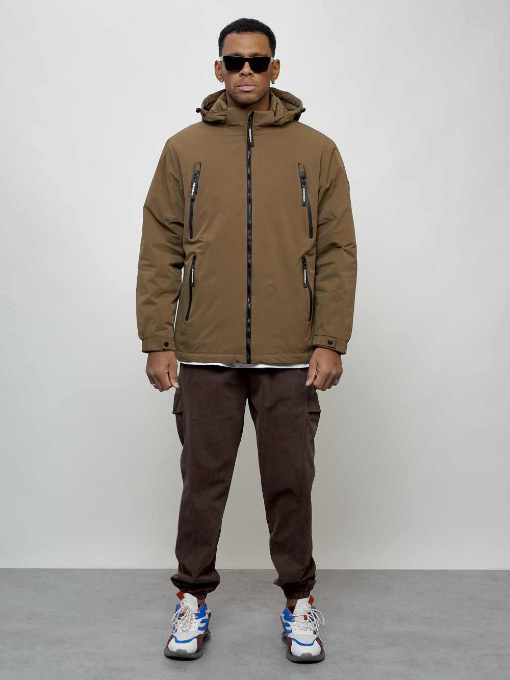 Куртка молодежная мужская весенняя с капюшоном коричневого цвета 7312K