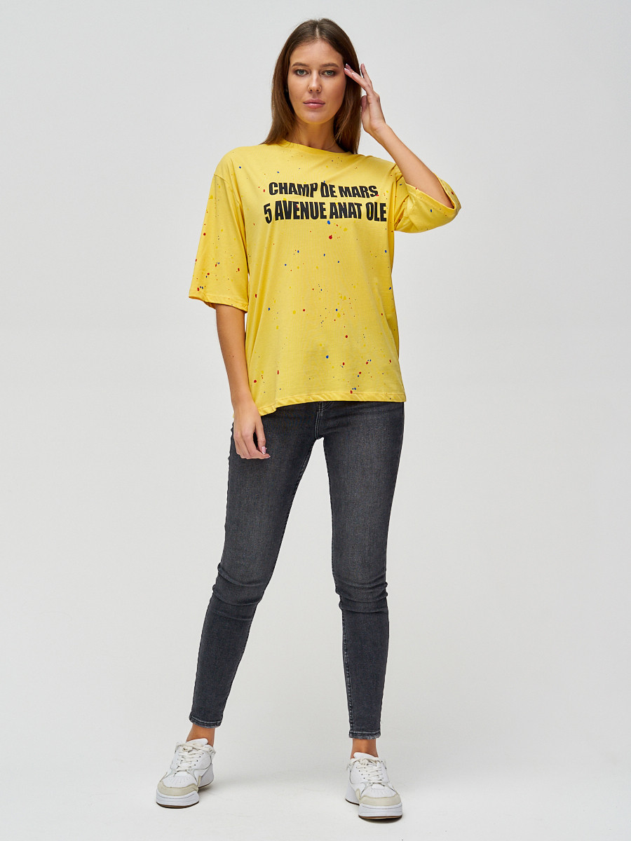 Купить оптом Женские футболки с надписями желтого цвета 76029J в Казани