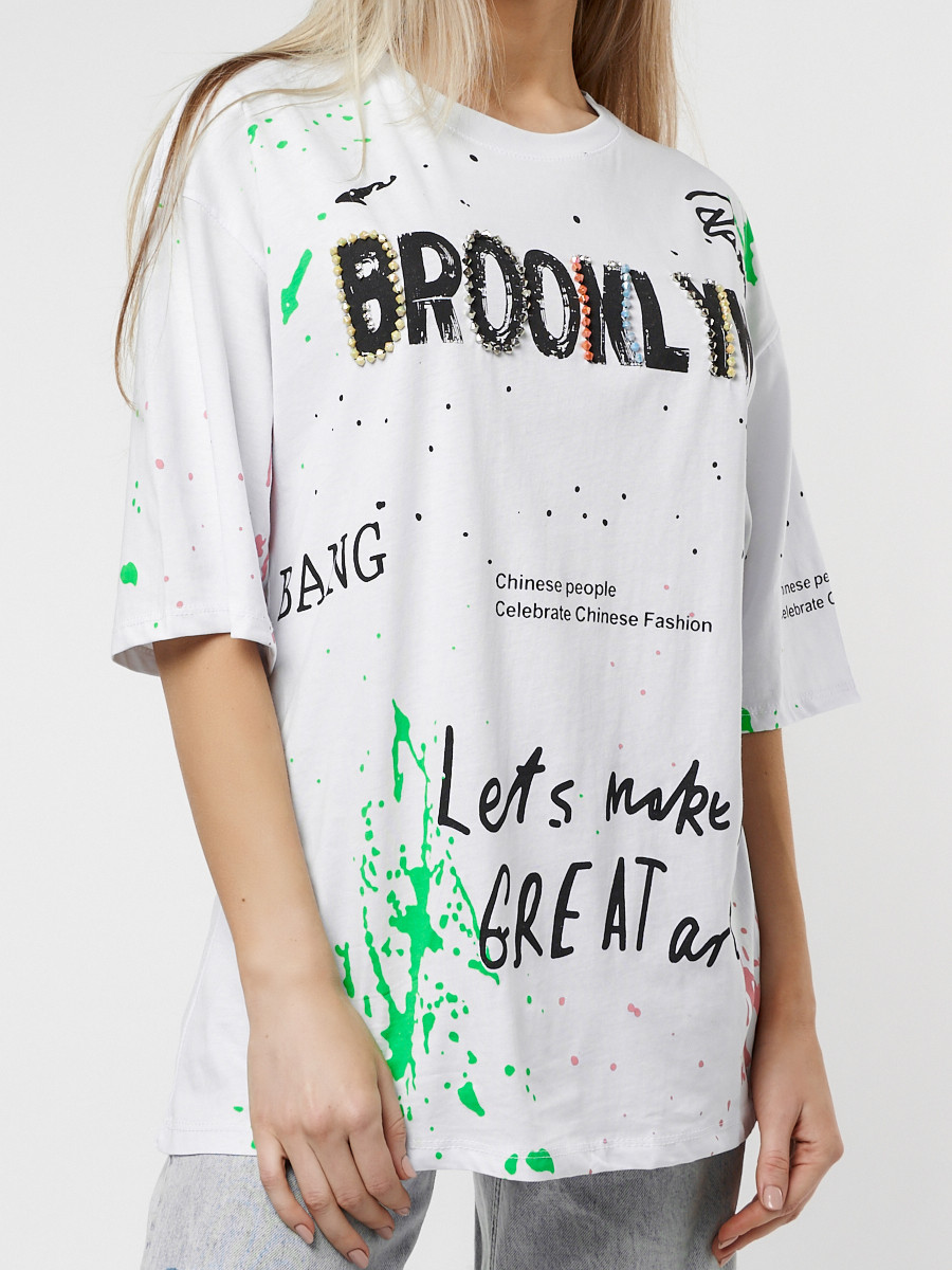 Купить оптом Женские футболки с принтом белого цвета 76102Bl в Екатеринбурге