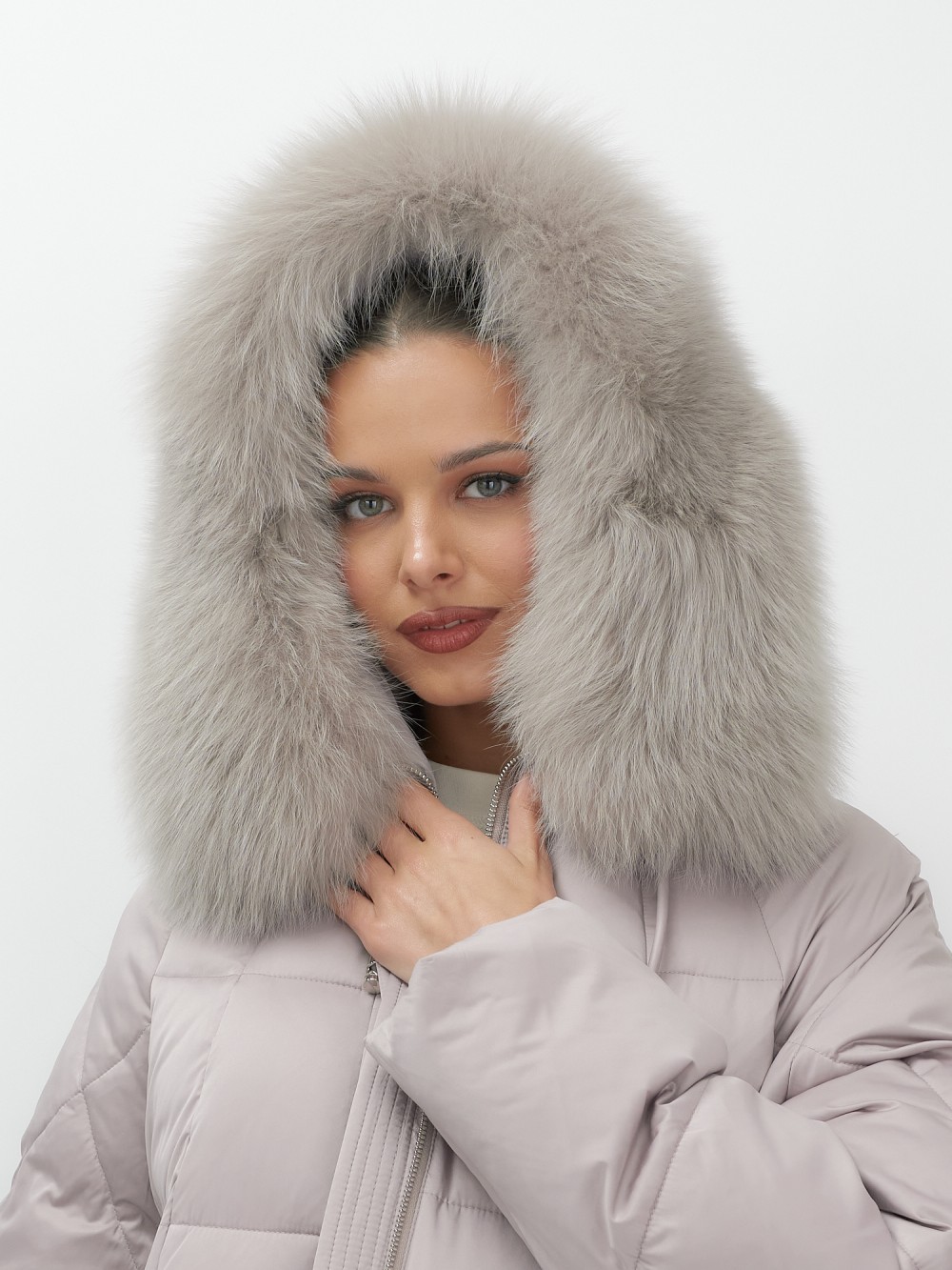 Куртка из натурального меха песца!. Куртка зимняя женская с мехом и капюшоном тренд светло-коричневого цвета 7660SK заказите оптом на mtforce.ru