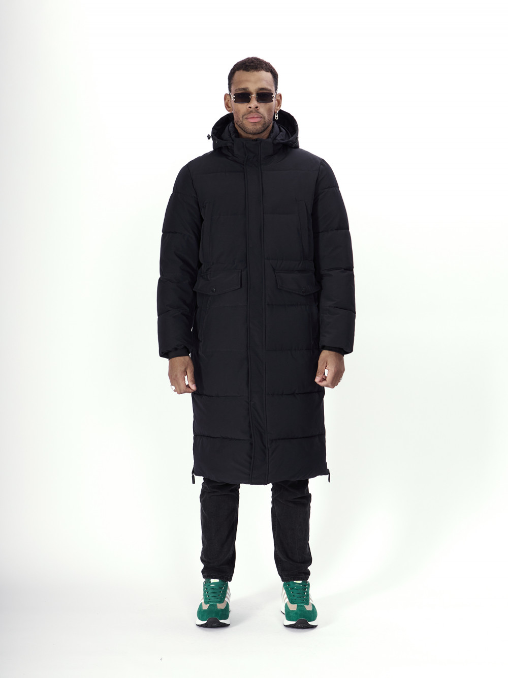 Купить оптом Куртка удлинённая мужская зимняя черного цвета 7708Ch в Екатеринбурге